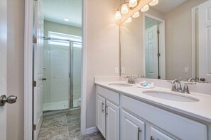 House, Multiple Bedrooms | Bathroom - Headline 9 Bedroom Home by RedAwning (Kissimmee)