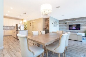 House, 6 Bedrooms | Dining - Rare!lake Front Pool/spa, Close To Clubhouse-1691c 6 Bedroom Home (Kissimmee)