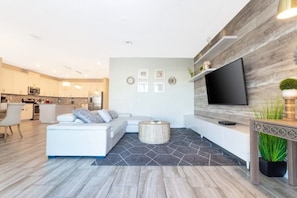 Casa, 6 habitaciones | Área de sala de estar
