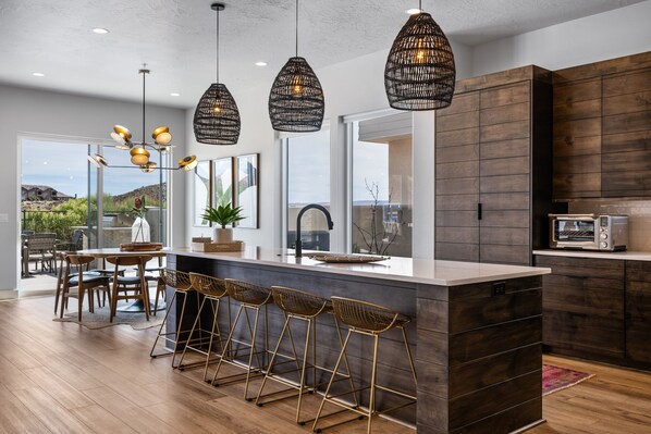 Hus - flera sovrum | Eget kök | Kylskåp, ugn, kaffe- och tebryggare och brödrost