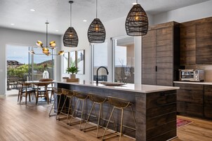 Cozinha privada | Geladeira, fogão, cafeteira/chaleira, torradeira