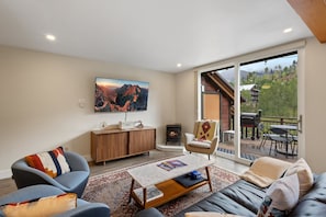 Condo, 3 Bedrooms | Living area