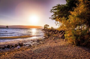 En la playa, arena blanca