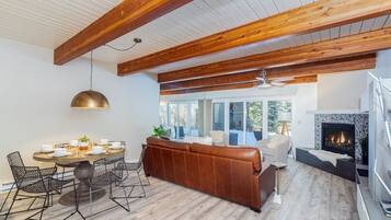 Condo, 2 Bedrooms | Interior