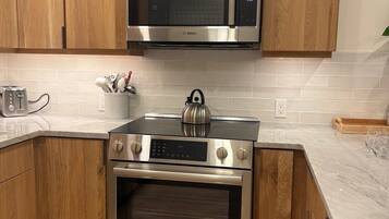 Bloc d'apartaments, 2 dormitoris | Cuina privada | Frigorífic, forn i cafetera i tetera