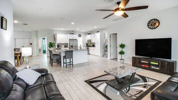 House (3 Bedrooms) | Interior