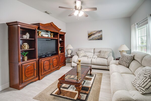 House (3 Bedrooms) | Interior