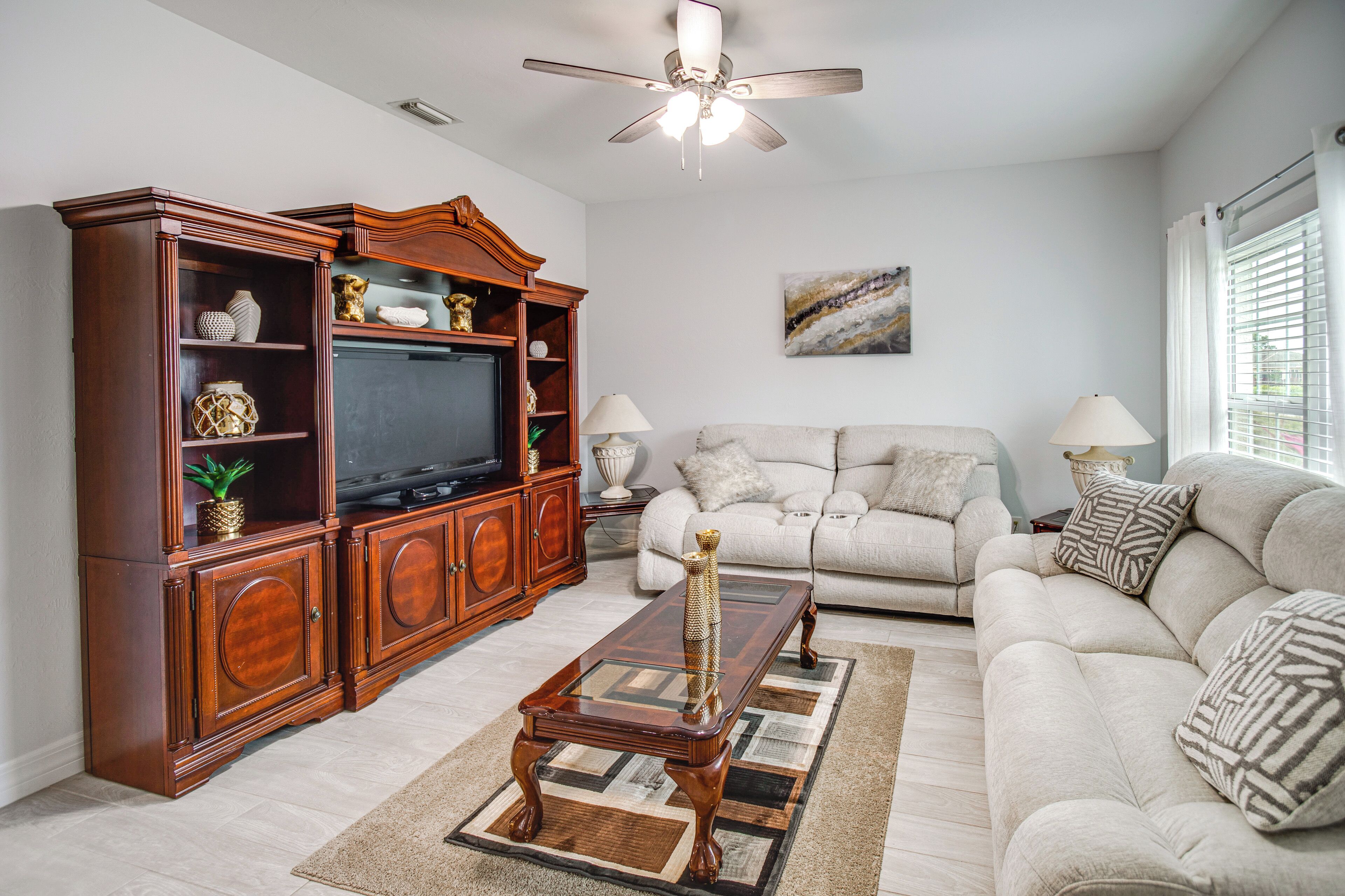 House (3 Bedrooms) | Interior