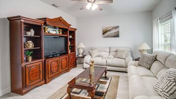 House (3 Bedrooms) | Interior