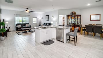 House (3 Bedrooms) | Interior