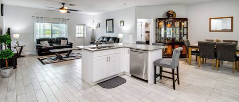 House (3 Bedrooms) | Interior