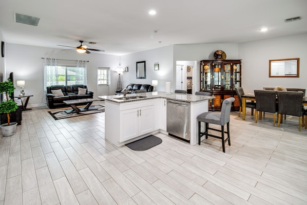 House (3 Bedrooms) | Interior