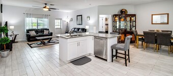 Lanai, Private Pool: Lehigh Acres Home
