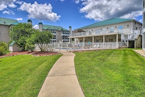 Apartment (2 Bedrooms) | Interior - Inviting Condo w/ Pool Access, Near Branson Strip! (Branson)
