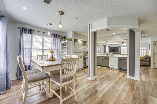 Inviting Condo w/ Pool Access, Near Branson Strip!