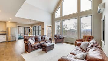 House (4 Bedrooms) | Front of property