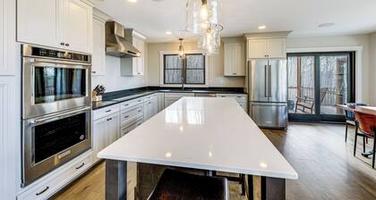 Mountain-view Home in Stoneham w/ Hot Yoga Studio!