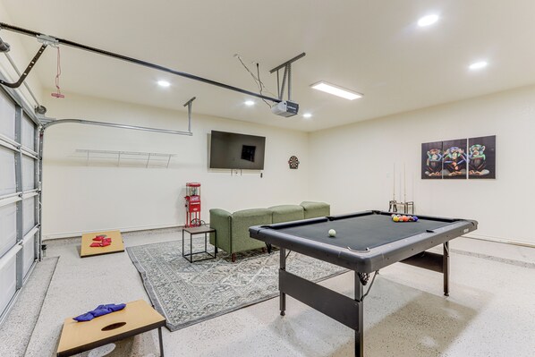 อพาร์ทเมนท์ (3 Bedrooms) | ด้านหน้าที่พัก