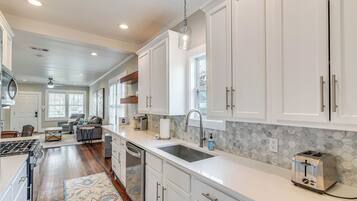 House (2 Bedrooms) | Interior