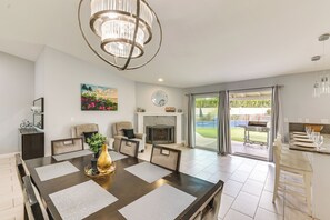 House (4 Bedrooms) | Interior - Private Pool & Playground: Phoenix Paradise! (Phoenix)