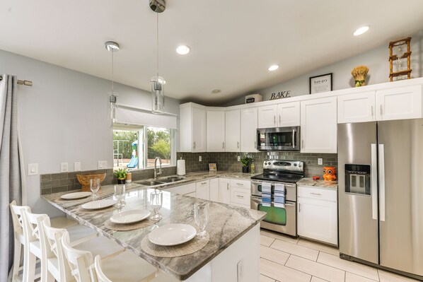 House (4 Bedrooms) | Interior - Private Pool & Playground: Phoenix Paradise! (Phoenix)