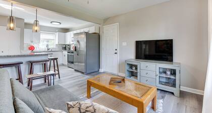 Bring Your Pets! Family Haven w/ Yard in Mableton