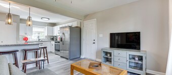 Bring Your Pets! Family Haven w/ Yard in Mableton