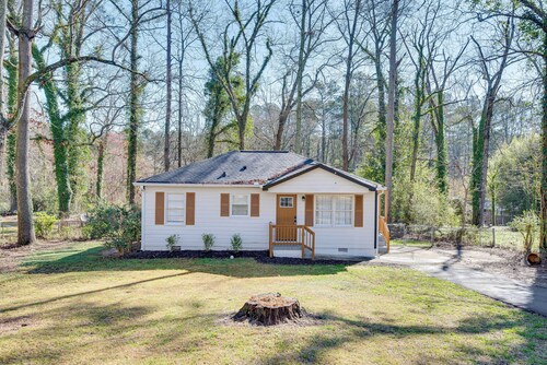 Pet-friendly Mableton Home w/ Grill & Fire Pit!