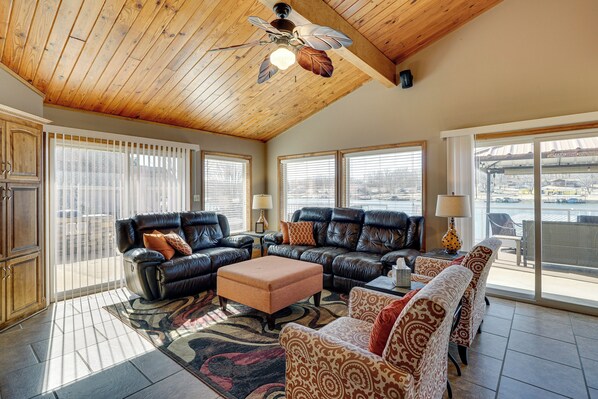 House (3 Bedrooms) | Interior