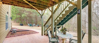 Pool Table & Patio: Cozy Lawrenceville Apt