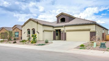 House (4 Bedrooms) | Interior