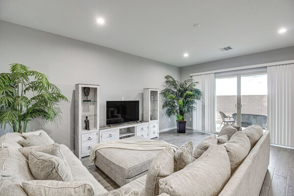 House (4 Bedrooms) | Front of property