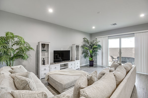 House (4 Bedrooms) | Front of property