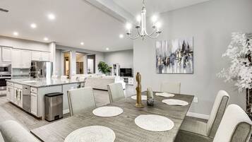 House (4 Bedrooms) | Interior