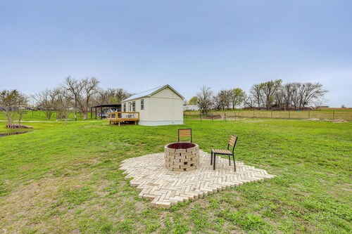 Fishing Pond Access: Pet-friendly Lorena Studio