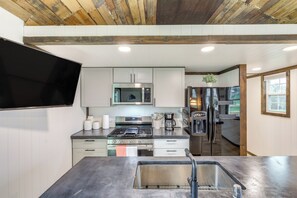 Apartment (0 Bedroom) | Interior