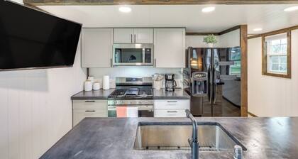 Fishing Pond Access: Pet-friendly Lorena Studio