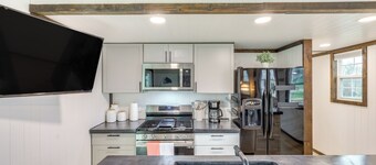 Fishing Pond Access: Pet-friendly Lorena Studio
