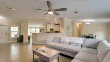 House (4 Bedrooms) | Interior