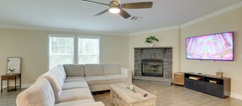 Nature Escape in Palm City: Group-friendly Home