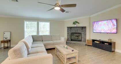 Nature Escape in Palm City: Group-friendly Home