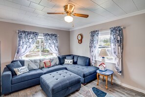 Interior - 'blackberry Cottage' w/ Yard Near Westport & Beach (Grayland)
