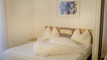 Zimmersafe, Reisekinderbett, WLAN, Bettwäsche