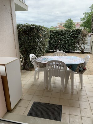 Outdoor dining - Studio au Centre de St Palais sur Mer (Saint-Palais-sur-Mer)