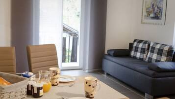 TV, tavolo da ping pong