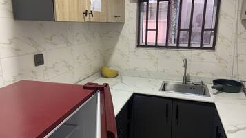 Cookware/dishes/utensils