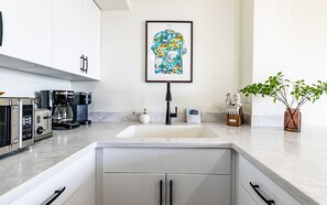 Frigorífic, microones, forn i placa de cuina 