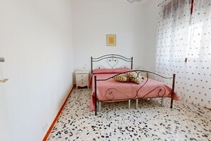 3 bedrooms, bed sheets