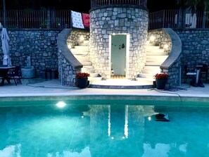 Outdoor pool, a heated pool - Relax and recharge in this oasis of quiet and elegance. (Lovere)