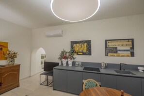 Interior - Via Giulia Charming Atelier apartment (Roma)